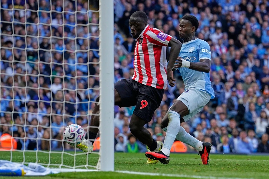 Thắng nghẹt thở Sunderland, Man City độc chiếm ngôi đầu Premier League Thắng nghẹt thở Sunderland, Man City độc chiếm ngôi đầu Premier League