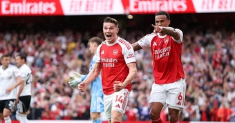 Thắng tưng bừng, Arsenal vượt Man City 6 điểm