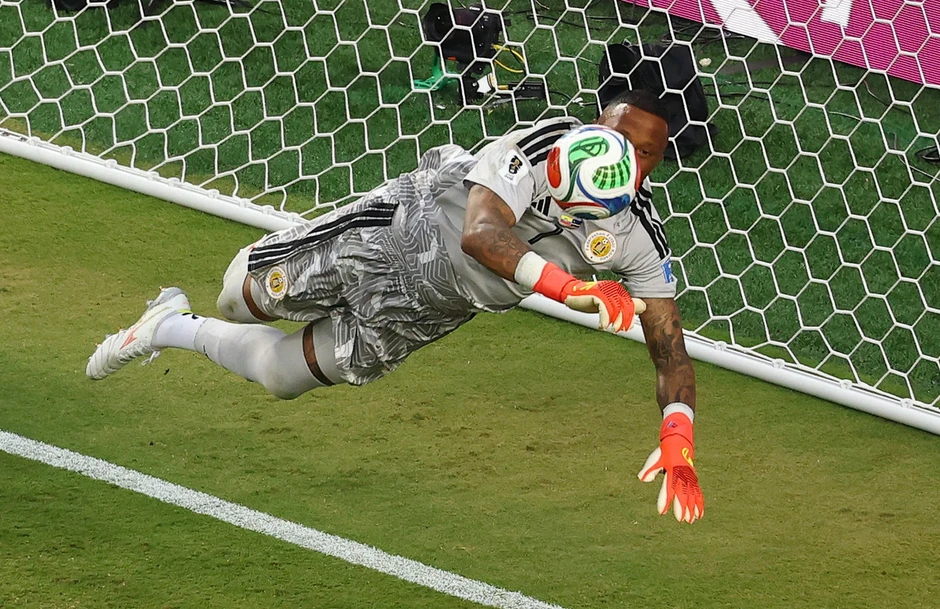Thủ môn tuyển Curacao đi vào lịch sử World Cup với kỷ lục cứu thua Thủ môn tuyển Curacao đi vào lịch sử World Cup với kỷ lục cứu thua