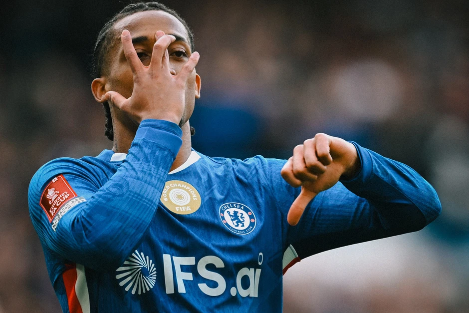 Tin tức về chuyển nhượng 27/4: MU ký Ederson, PSG lấy Saliba