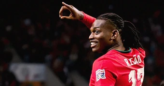 Tin tức về chuyển nhượng 8/8: MU gọi Leao, Liverpool xong Araujo