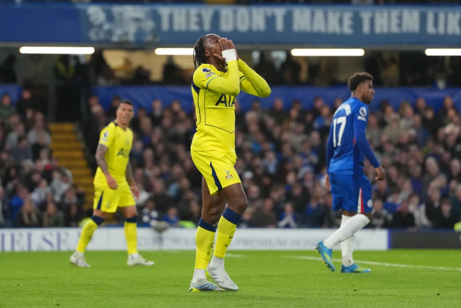 Tottenham gục ngã trước Chelsea, cuộc đua trụ hạng kéo dài tới vòng cuối Tottenham gục ngã trước Chelsea, cuộc đua trụ hạng kéo dài tới vòng cuối