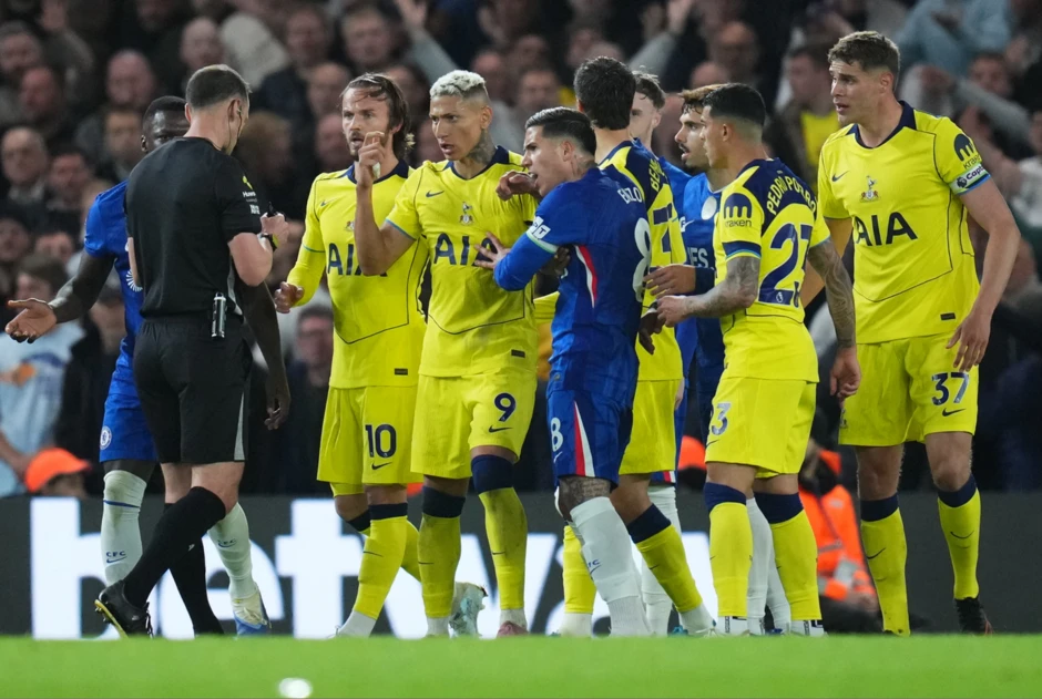 Tottenham gục ngã trước Chelsea, cuộc đua trụ hạng kéo dài tới vòng cuối Tottenham gục ngã trước Chelsea, cuộc đua trụ hạng kéo dài tới vòng cuối