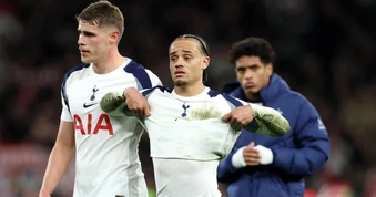 Tottenham rơi xuống nhóm xuống hạng, thảm họa tới rất gần