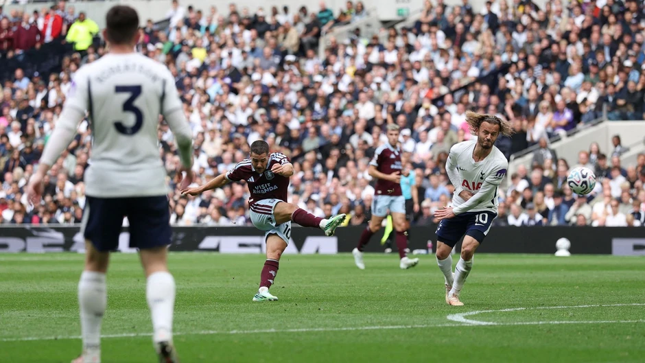 Tottenham tiếp tục thua thảm ở Ngoại hạng Anh Tottenham tiếp tục thua thảm ở Ngoại hạng Anh