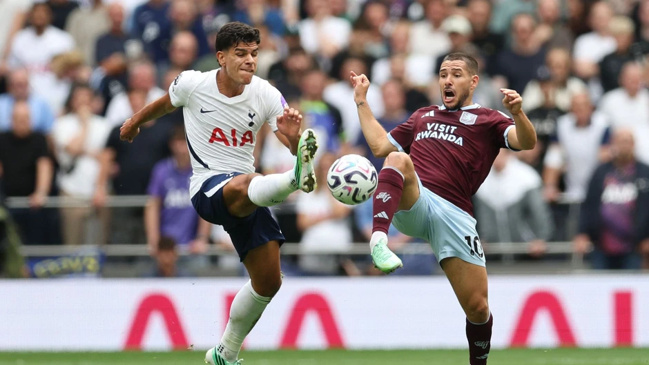Tottenham tiếp tục thua thảm ở Ngoại hạng Anh Tottenham tiếp tục thua thảm ở Ngoại hạng Anh