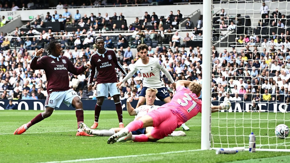 Tottenham tiếp tục thua thảm ở Ngoại hạng Anh Tottenham tiếp tục thua thảm ở Ngoại hạng Anh