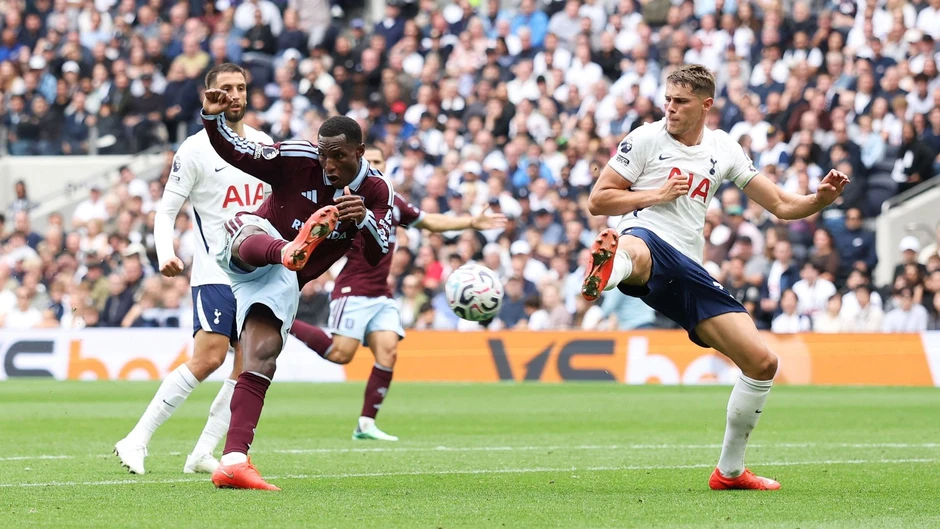 Tottenham tiếp tục thua thảm ở Ngoại hạng Anh Tottenham tiếp tục thua thảm ở Ngoại hạng Anh