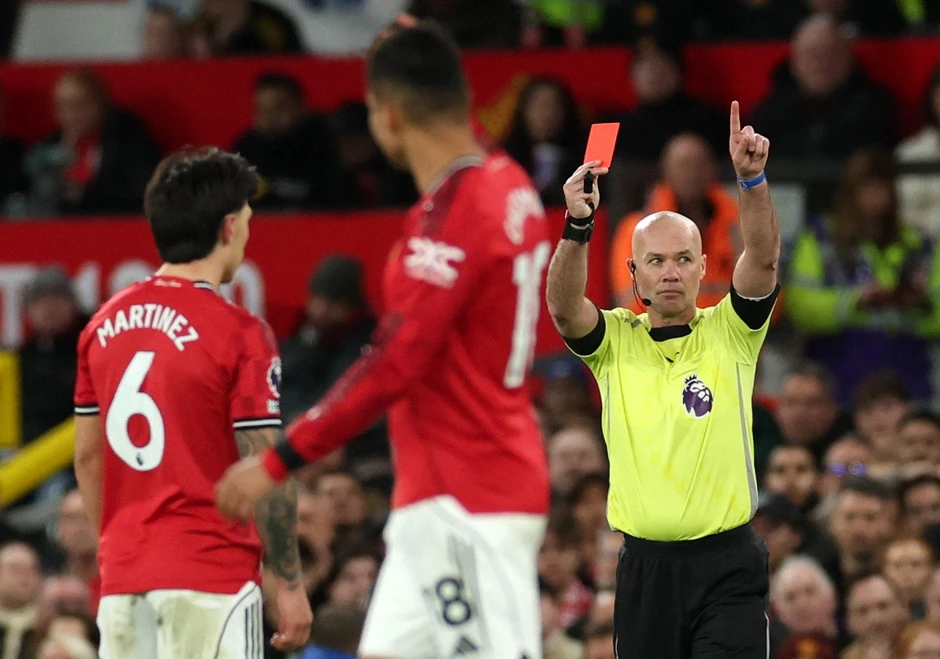 Tranh cãi nảy lửa về tình huống thẻ đỏ của Man Utd, HLV Carrick nói gì? Tranh cãi nảy lửa về tình huống thẻ đỏ của Man Utd, HLV Carrick nói gì?