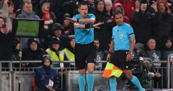 Tranh cãi pha Liverpool bị hủy phạt đền trong trận thua PSG