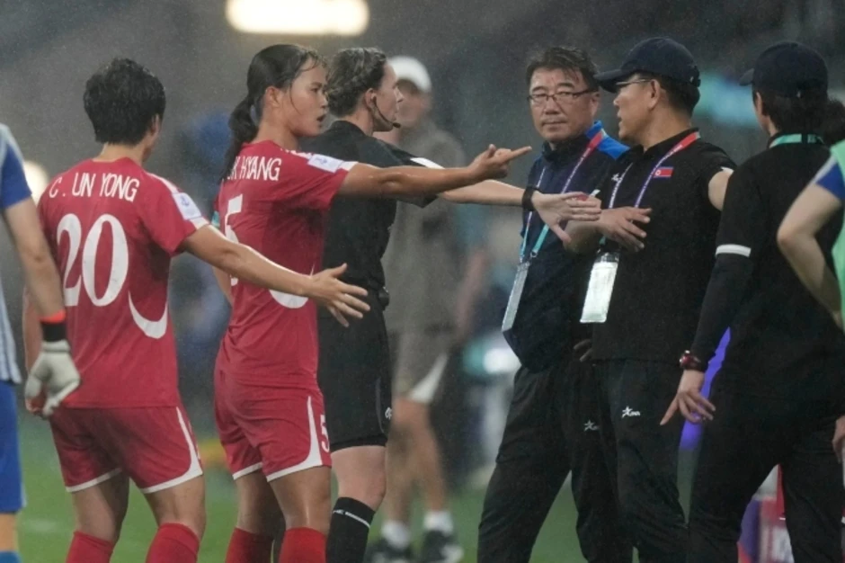 Triều Tiên định bỏ dở trận đấu Trung Quốc ở Asian Cup nữ