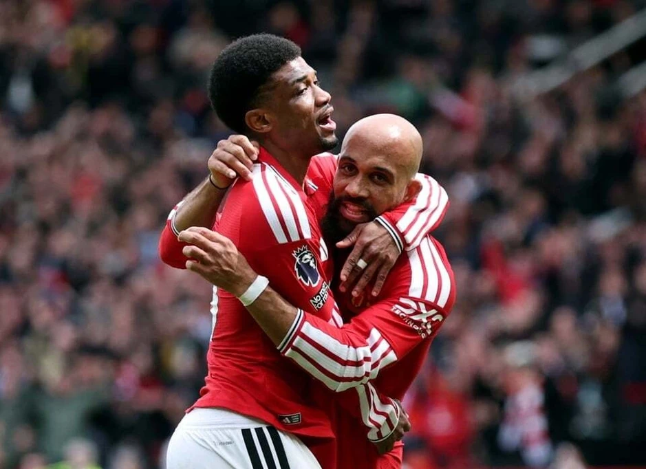 Trọng tài mắc sai lầm khi công nhận bàn thắng phạm luật của Man Utd Trọng tài mắc sai lầm khi công nhận bàn thắng phạm luật của Man Utd