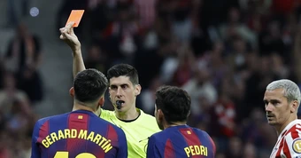 Trọng tài xác nhận VAR sai lầm hủy thẻ đỏ Barca thắng Atletico