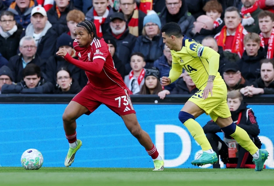 Trực tiếp Liverpool 1-0 Tottenham: Alisson cứu thua xuất thần