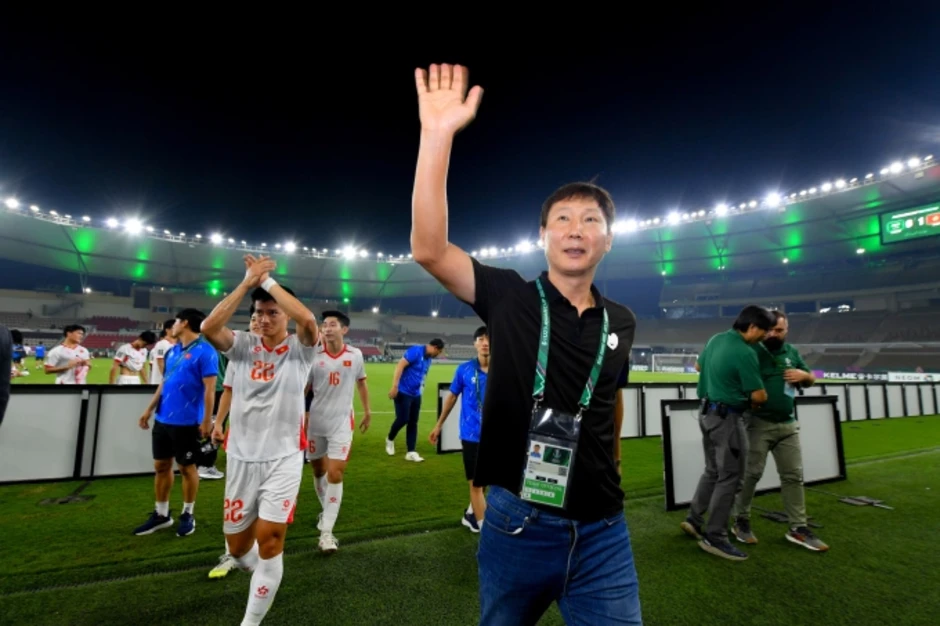 Truyền thông Hàn Quốc thích thú khi tái ngộ Kim Sang-sik ở Asian Cup 2027 Truyền thông Hàn Quốc thích thú khi tái ngộ Kim Sang-sik ở Asian Cup 2027