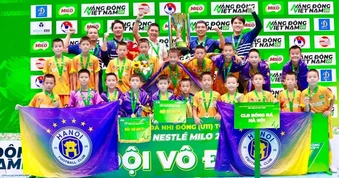 U11 CLB Hà Nội và chiếc cúp vô địch của cả hệ thống