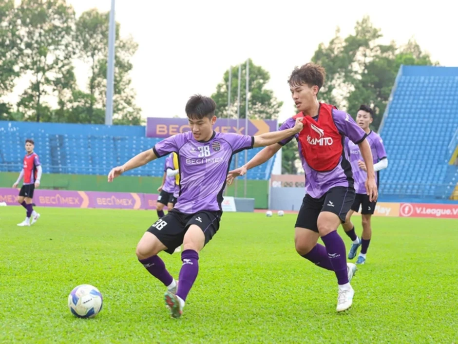 V-League trở lại: Derby rực lửa, nhóm cuối “nghẹt thở” vì trụ hạng V-League trở lại: Derby rực lửa, nhóm cuối “nghẹt thở” vì trụ hạng