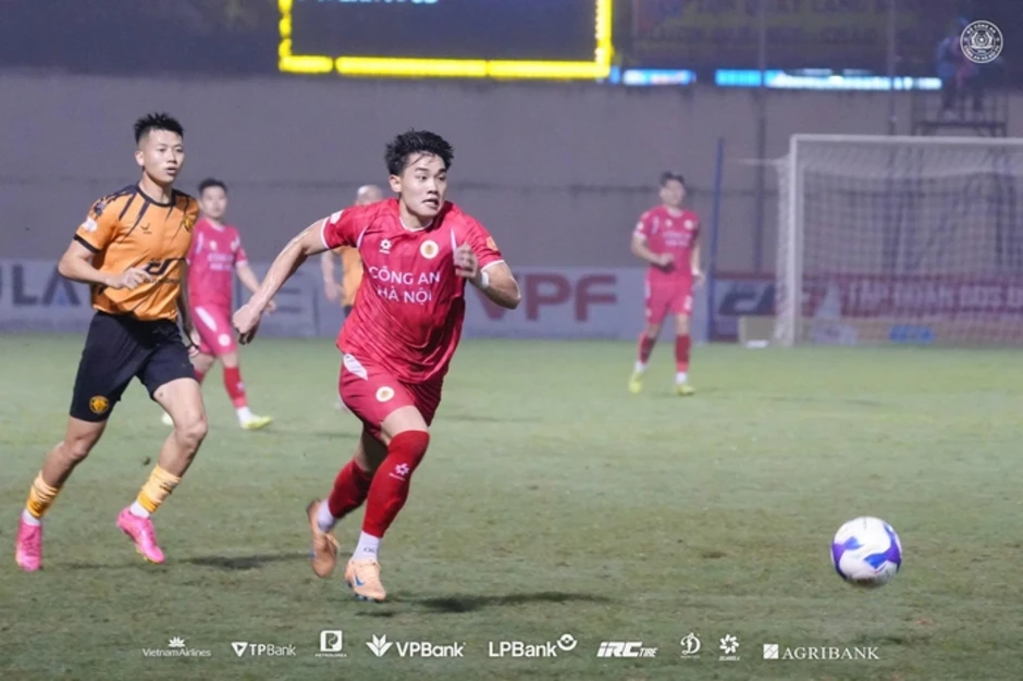 V-League trở lại: Derby rực lửa, nhóm cuối “nghẹt thở” vì trụ hạng V-League trở lại: Derby rực lửa, nhóm cuối “nghẹt thở” vì trụ hạng