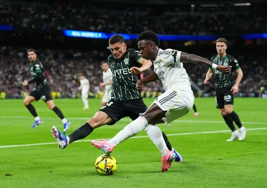 Valverde tiếp tục chói sáng, Real Madrid gây áp lực lên Barcelona Valverde tiếp tục chói sáng, Real Madrid gây áp lực lên Barcelona
