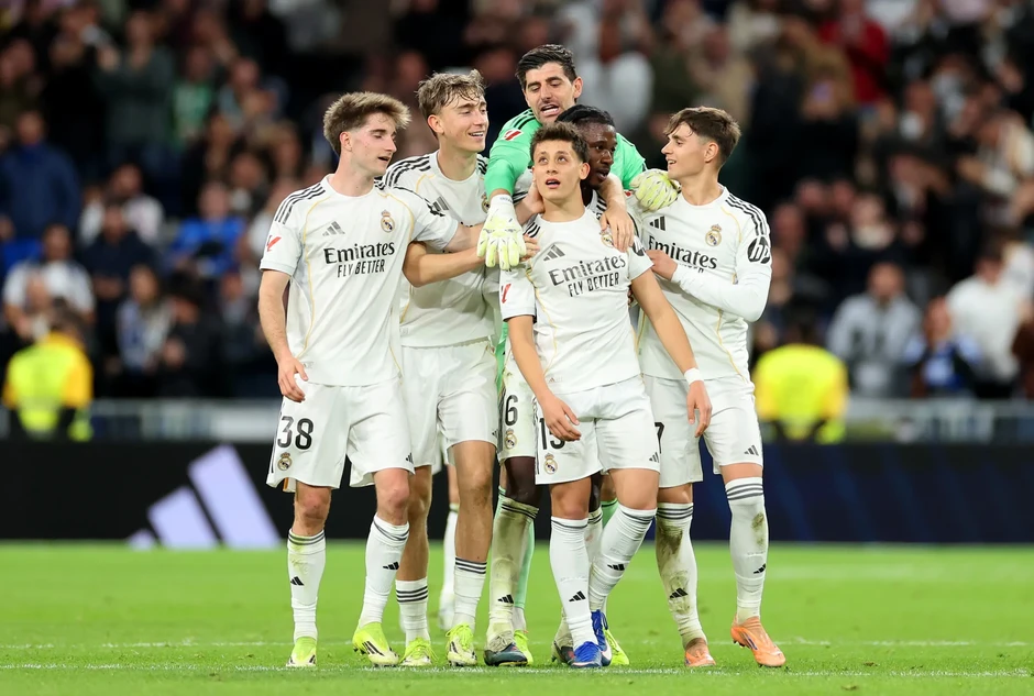 Valverde tiếp tục chói sáng, Real Madrid gây áp lực lên Barcelona Valverde tiếp tục chói sáng, Real Madrid gây áp lực lên Barcelona