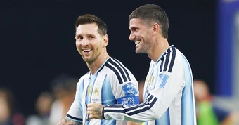 'Vệ sĩ' của Messi bị loại khỏi đội hình Argentina vs Anh