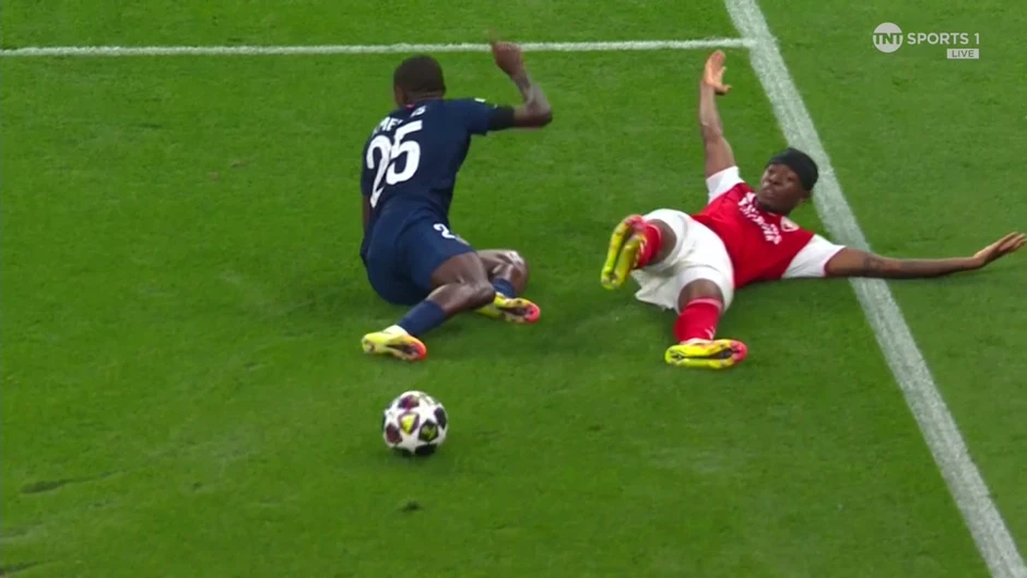 Vì sao Arsenal bị từ chối quả phạt đền tranh cãi ở trận gặp PSG? Vì sao Arsenal bị từ chối quả phạt đền tranh cãi ở trận gặp PSG?