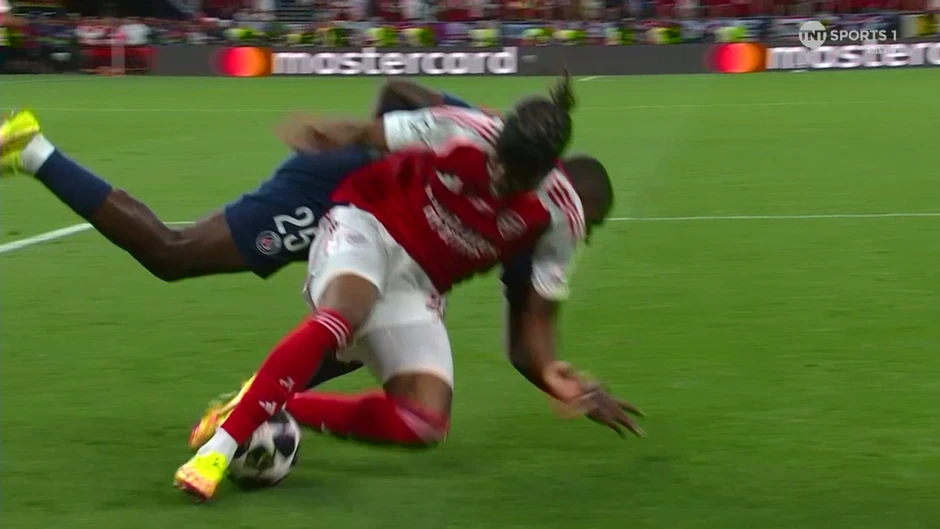 Vì sao Arsenal bị từ chối quả phạt đền tranh cãi ở trận gặp PSG? Vì sao Arsenal bị từ chối quả phạt đền tranh cãi ở trận gặp PSG?