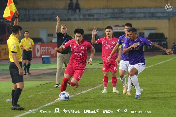 Vì sao Đình Bắc vắng mặt trong đợt hội quân tháng 3 của tuyển Việt Nam? Vì sao Đình Bắc vắng mặt trong đợt hội quân tháng 3 của tuyển Việt Nam?