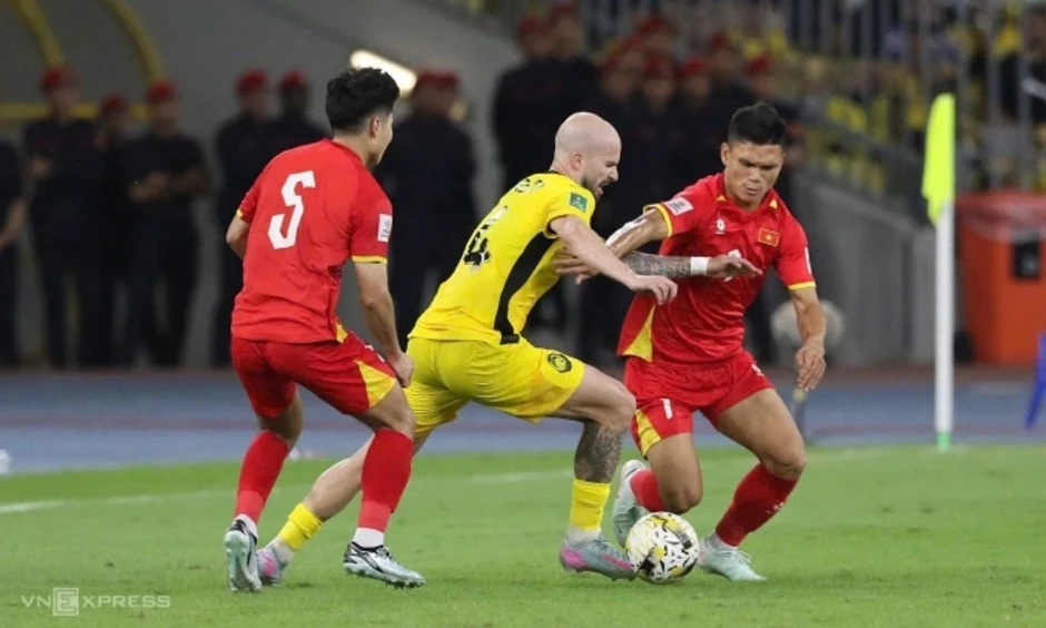 Việt Nam áp sát Top 100 FIFA sau khi được xử thắng Malaysia Việt Nam áp sát Top 100 FIFA sau khi được xử thắng Malaysia