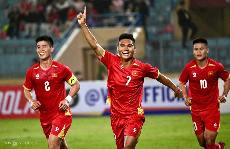 Việt Nam - Bangladesh 2-0 (H1): Xuân Mạnh đánh đầu ghi bàn