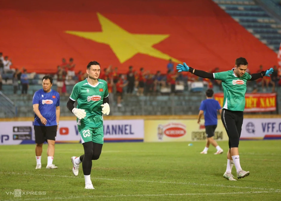 Việt Nam - Bangladesh: Hoàng Hên đá tiền đạo thay Xuân Son Việt Nam - Bangladesh: Hoàng Hên đá tiền đạo thay Xuân Son