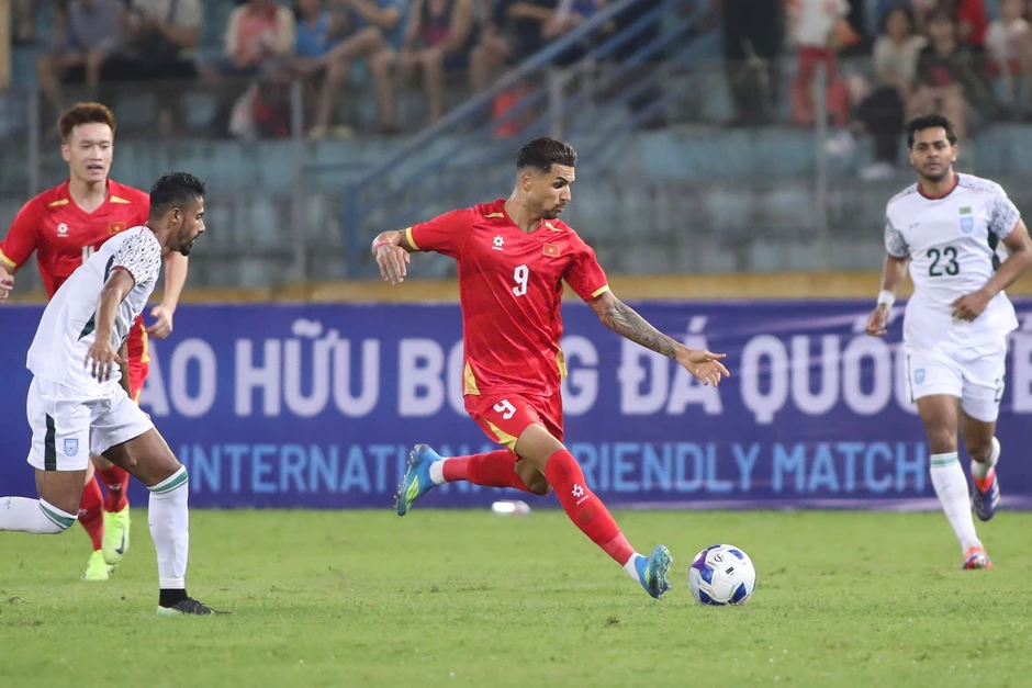 Việt Nam đại chiến Malaysia: 'Song sát' Son - Hên liệu có đá chính? Việt Nam đại chiến Malaysia: 'Song sát' Son - Hên liệu có đá chính?