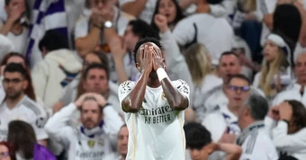 Vinicius bị người hâm mộ Real Madrid la ó phản đối