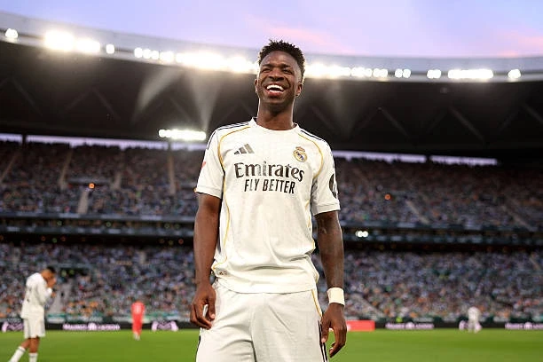 Vinicius chính thức gia hạn hợp đồng với Real Madrid