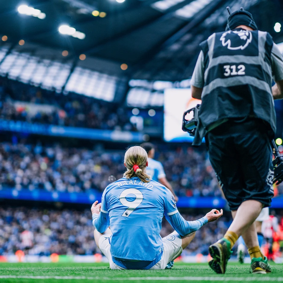 Vùi dập Brentford, Man City tiếp tục rượt đuổi Arsenal Vùi dập Brentford, Man City tiếp tục rượt đuổi Arsenal