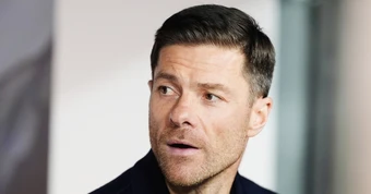 Xabi Alonso sẵn sàng dẫn dắt Man City hoặc Liverpool