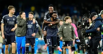 Xác định 4 đội bóng lọt vào vòng tứ kết Champions League