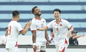 Xuân Son quyết ghi bàn vào lưới Malaysia để mừng sinh nhật