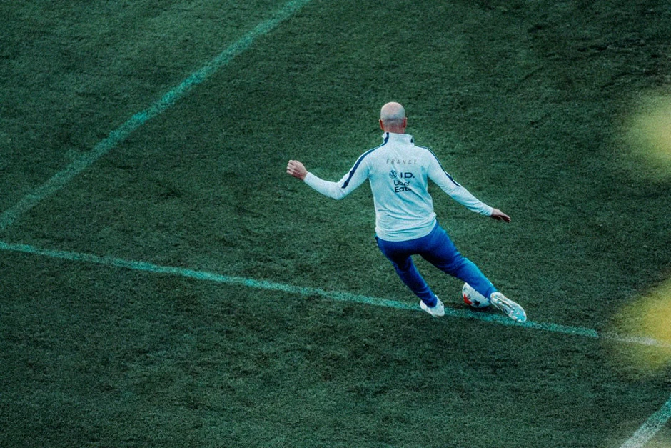 Zidane ra mắt tuyển Pháp: Zizou và câu chuyện tình với ‘Les Bleus’ Zidane ra mắt tuyển Pháp: Zizou và câu chuyện tình với ‘Les Bleus’