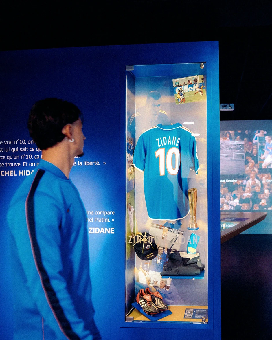 Zidane ra mắt tuyển Pháp: Zizou và câu chuyện tình với ‘Les Bleus’ Zidane ra mắt tuyển Pháp: Zizou và câu chuyện tình với ‘Les Bleus’