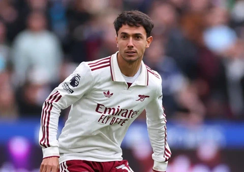 Arsenal bán Zubimendi cho Chelsea với giá 77 triệu bảng? Arsenal bán Zubimendi cho Chelsea với giá 77 triệu bảng?