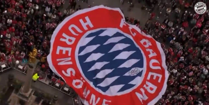 Bayern bị đối thủ chơi khăm khi đang ăn mừng chức vô địch Bundesliga Bayern bị đối thủ chơi khăm khi đang ăn mừng chức vô địch Bundesliga