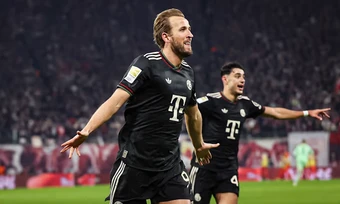 Bayern vượt mốc 100 bàn mùa này