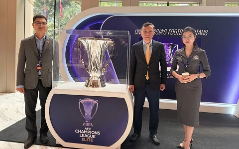 Chủ tịch VFF Trần Quốc Tuấn tham dự lễ bốc thăm các giải đấu châu lục Chủ tịch VFF Trần Quốc Tuấn tham dự lễ bốc thăm các giải đấu châu lục