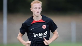 Frankfurt đòi MU 43 triệu bảng cho Hugo Larsson