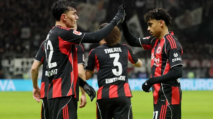 Frankfurt đứng trước 'cơn bão tháo chạy', có thể thu 200 triệu euro hè này Frankfurt đứng trước 'cơn bão tháo chạy', có thể thu 200 triệu euro hè này