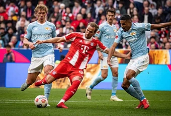 Harry Kane cán mốc 31 bàn giúp Bayern Munich thắng 4-0