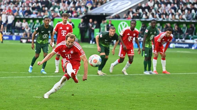 Harry Kane lần đầu đá hỏng penalty ở Bundesliga