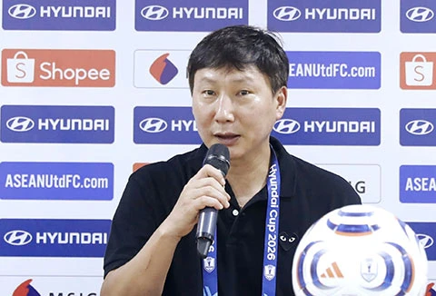 HLV Kim Sang Sik: ‘Đình Bắc nên hướng tới những giải đấu cao hơn’ HLV Kim Sang Sik: ‘Đình Bắc nên hướng tới những giải đấu cao hơn’