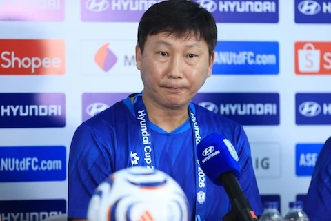 HLV Kim Sang Sik: 'Việt Nam sẽ giành 3 điểm trước Indonesia' HLV Kim Sang Sik: 'Việt Nam sẽ giành 3 điểm trước Indonesia'